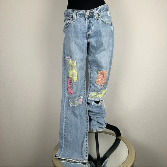 Vintage Levis 513 Floral Patchwork Bootcut Jeans Size 7M Distressed Denim Boho - Picture 1 of 15